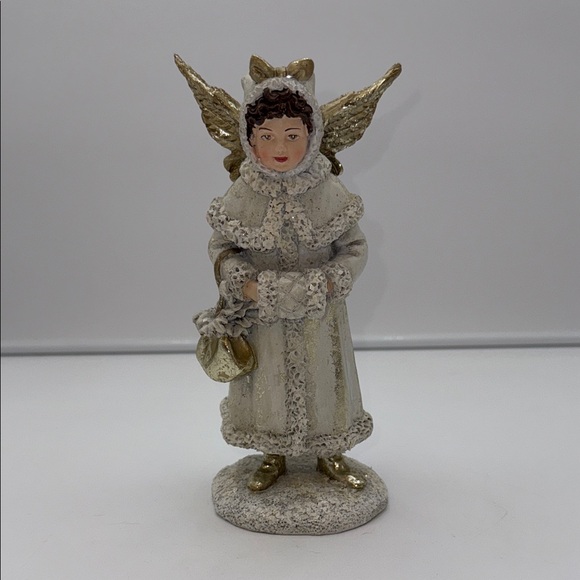 Source Unknown Angelic Holiday Figurine with Gold and Cream Accents - Picture 1 of 16